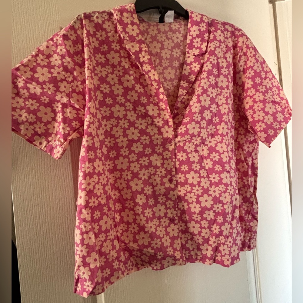 H&M Pink and White Short Sleeve Button Down Shirt